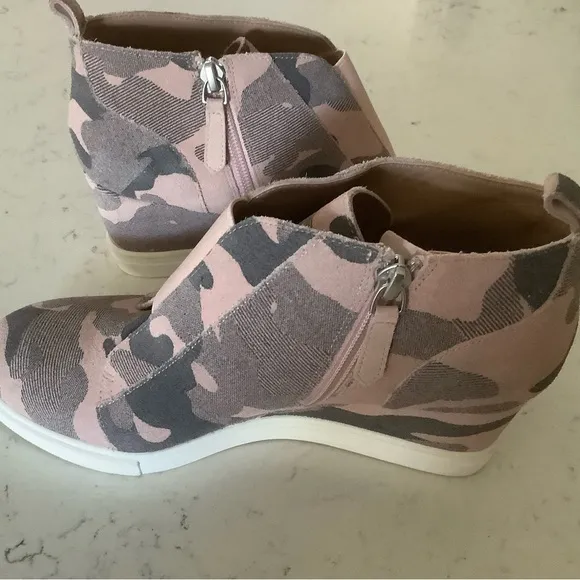 Linea Paolo wedge sneaker shoes size 7 Felicia platform shoes suede camouflage
