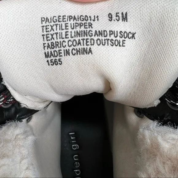 Madden Girl Paige Boot Shoes Size 9.5 Black w/faux Sheep Fur.