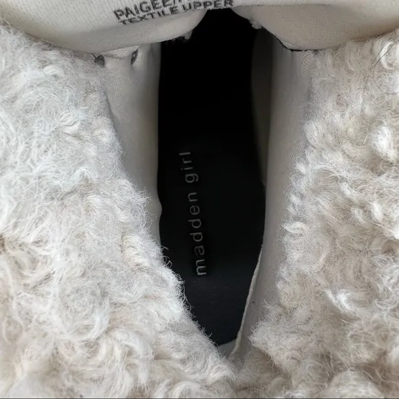 Madden Girl Paige Boot Shoes Size 9.5 Black w/faux Sheep Fur.
