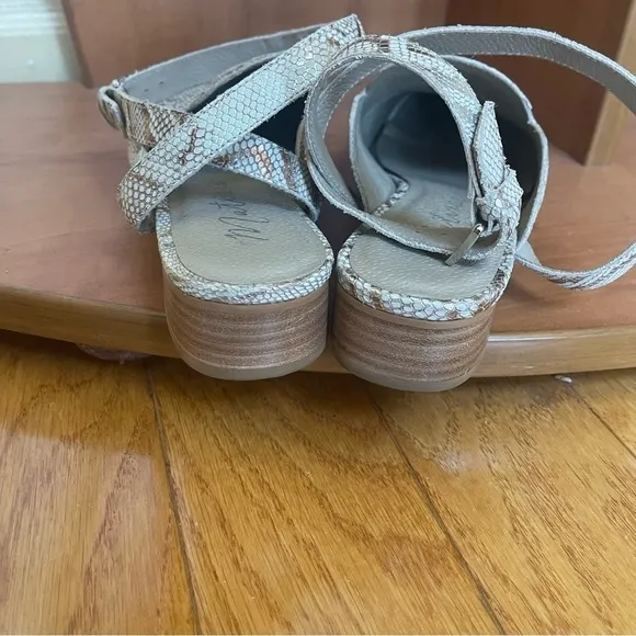 Matisse Women's Half Moon Leather Mule shoes clogs slides beige golden Sz 8.5