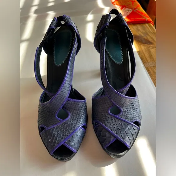 Max Azria Brie Black/Purple Combo Leather/Fur Strappy Peep Toe Heels Sz 38/7 GUC