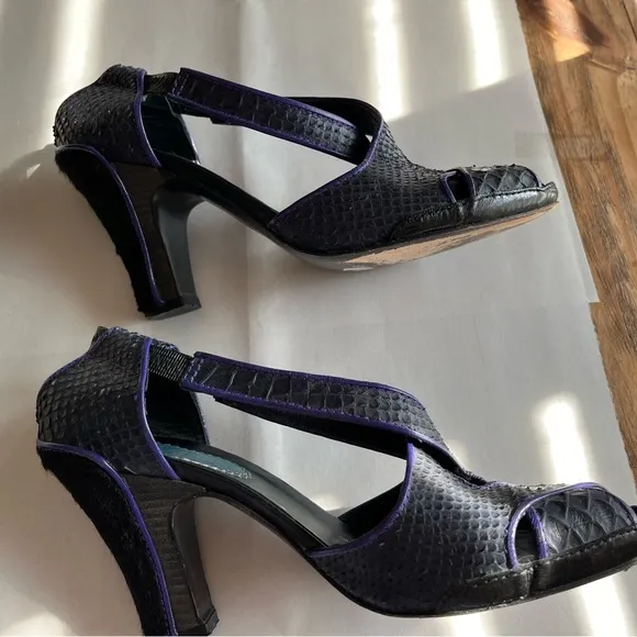 Max Azria Brie Black/Purple Combo Leather/Fur Strappy Peep Toe Heels Sz 38/7 GUC