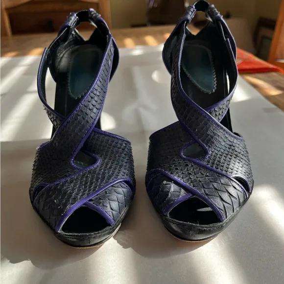 Max Azria Brie Black/Purple Combo Leather/Fur Strappy Peep Toe Heels Sz 38/7 GUC