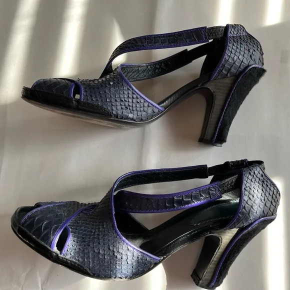 Max Azria Brie Black/Purple Combo Leather/Fur Strappy Peep Toe Heels Sz 38/7 GUC