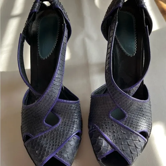 Max Azria Brie Black/Purple Combo Leather/Fur Strappy Peep Toe Heels Sz 38/7 GUC