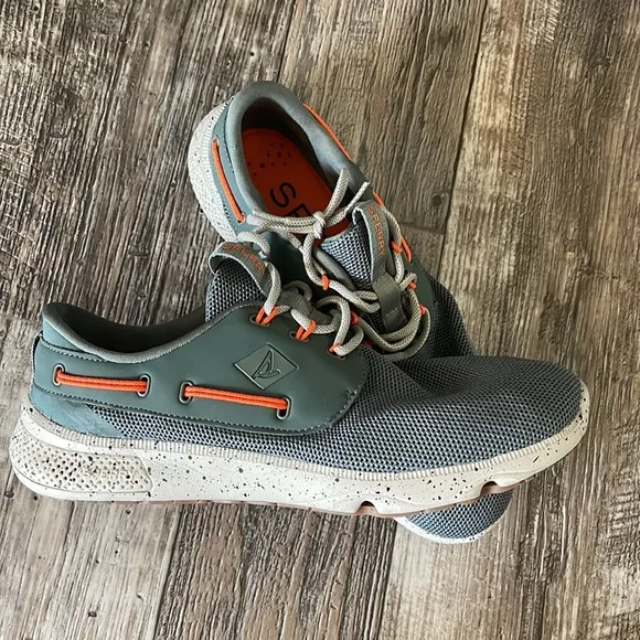 Men’s Sperry 7, Seas 3 Eye Sneaker, Size 9.5