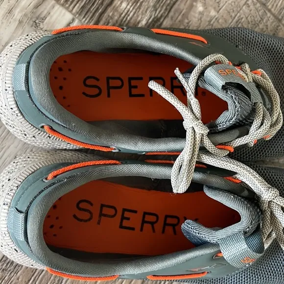 Men’s Sperry 7, Seas 3 Eye Sneaker, Size 9.5