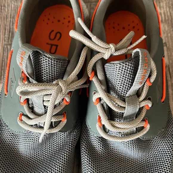 Men’s Sperry 7, Seas 3 Eye Sneaker, Size 9.5