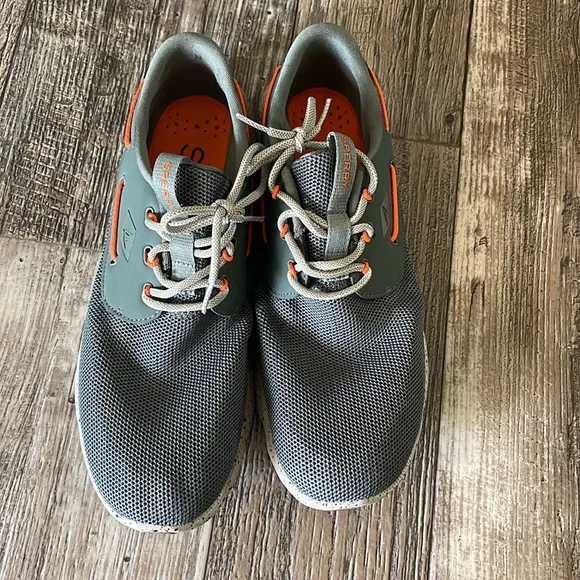 Men’s Sperry 7, Seas 3 Eye Sneaker, Size 9.5