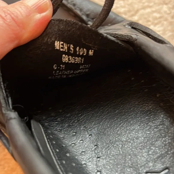 Men’s Sperry Top Sider size 10 black 2 eye boat shoes.
