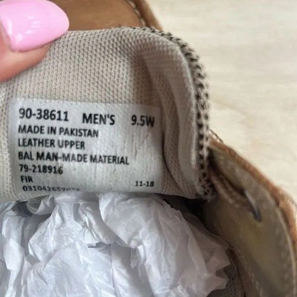 Men’s tan leather dockers boat shoes with shoe strings size 9.5W