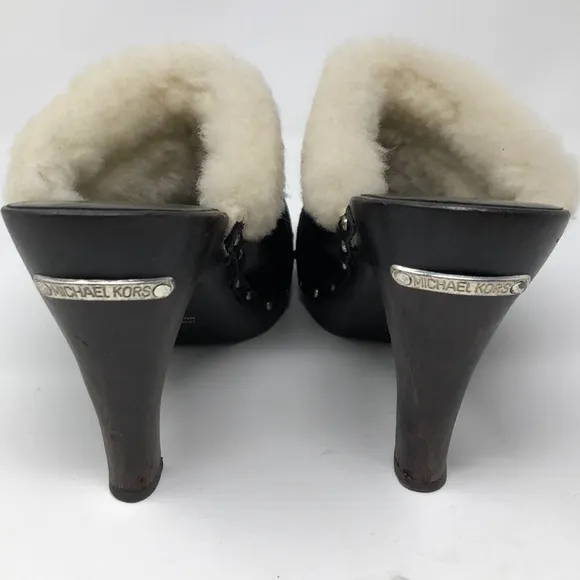 𝅺MICHAEL Kors black suede clogs 8M in box.