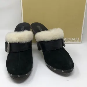 𝅺MICHAEL Kors black suede clogs 8M in box.
