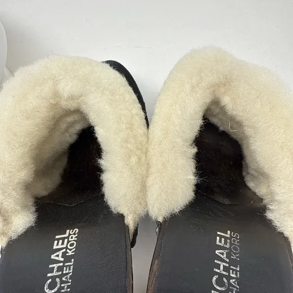 𝅺MICHAEL Kors black suede clogs 8M in box.