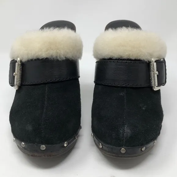 𝅺MICHAEL Kors black suede clogs 8M in box.