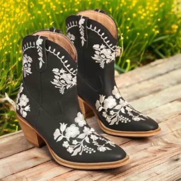 MIIM CAROLINE Black Faux Leather Embroidered Western Heeled Cowboy Boots