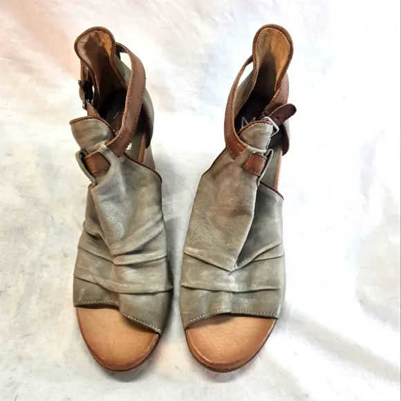Miz Mooz Women's Size 41 Leather Wedge Sandals Kismet Khaki New
