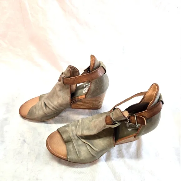 Miz Mooz Women's Size 41 Leather Wedge Sandals Kismet Khaki New