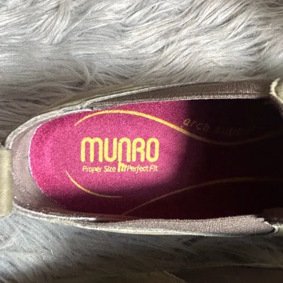 MUNRO JESSIE HEELED NUBUCK LEATHER BOOTIES HERB GREEN Slip-On Size 6.5