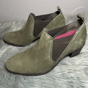 MUNRO JESSIE HEELED NUBUCK LEATHER BOOTIES HERB GREEN Slip-On Size 6.5