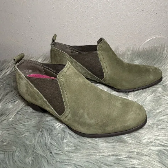 MUNRO JESSIE HEELED NUBUCK LEATHER BOOTIES HERB GREEN Slip-On Size 6.5
