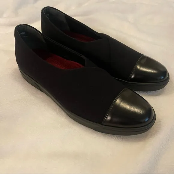 Munro / Plum Slip-On Flats / Black Leather Stretch Fabric / 10W Wide Width