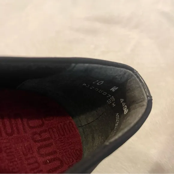 Munro / Plum Slip-On Flats / Black Leather Stretch Fabric / 10W Wide Width