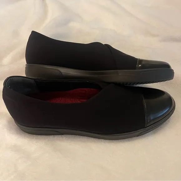 Munro / Plum Slip-On Flats / Black Leather Stretch Fabric / 10W Wide Width
