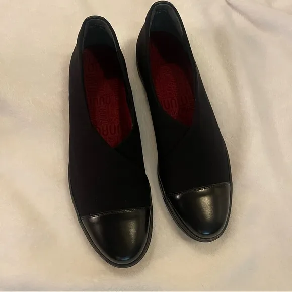 Munro / Plum Slip-On Flats / Black Leather Stretch Fabric / 10W Wide Width