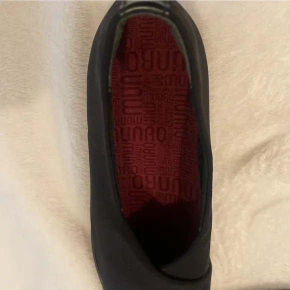 Munro / Plum Slip-On Flats / Black Leather Stretch Fabric / 10W Wide Width
