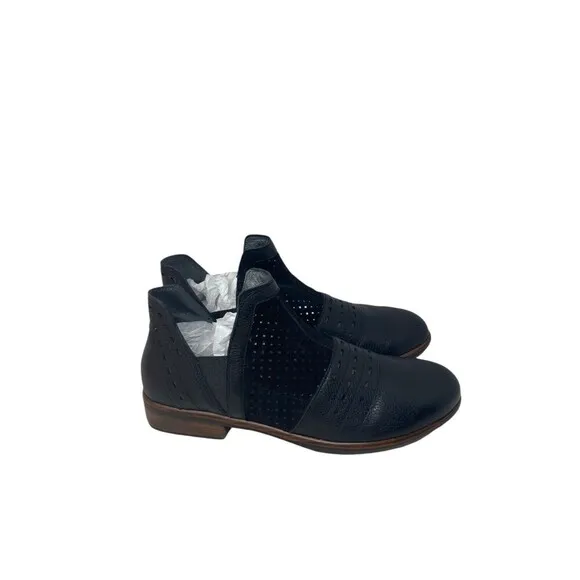 Naot Shoes Women's Size 9 - 9.5 Black Perforated Rivotra Bootie Leather