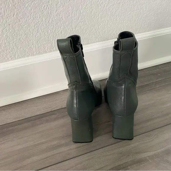 Napoleon Green Square Toe Heel Green Booties Size 8.5