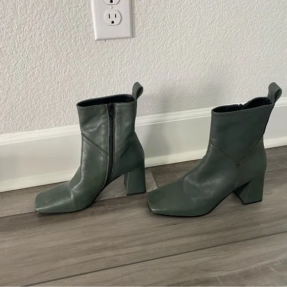 Napoleon Green Square Toe Heel Green Booties Size 8.5