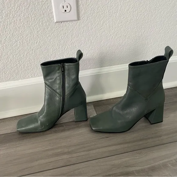 Napoleon Green Square Toe Heel Green Booties Size 8.5