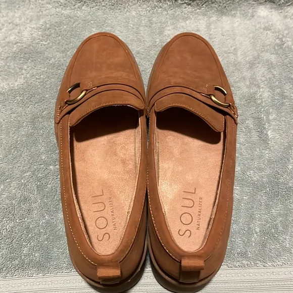Naturalizer Soul Joyla Size 9 Lug Sole Slip On Shoes.  Brass Accent. Brown.