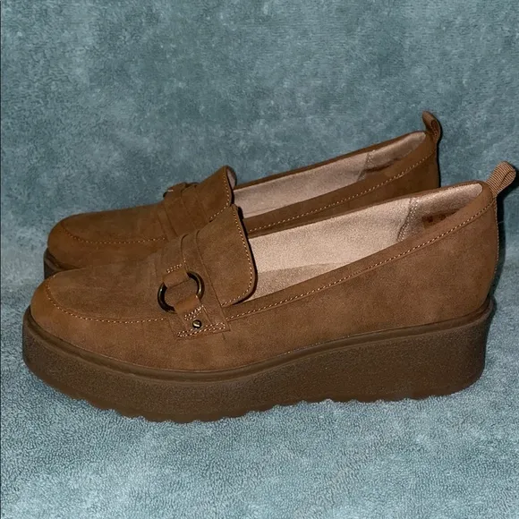 Naturalizer Soul Joyla Size 9 Lug Sole Slip On Shoes.  Brass Accent. Brown.