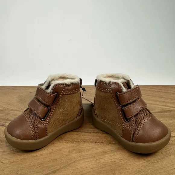 New $55 Baby Newborn UGG Rennon II Suede Chestnut Fur Crib Boots Shoes Size 0/1