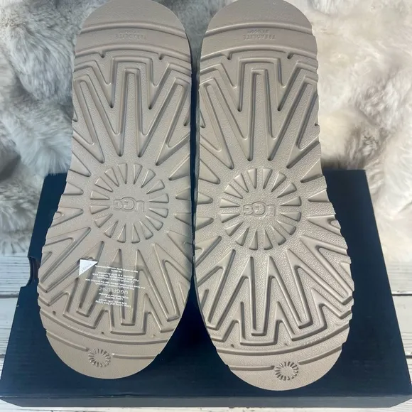 NEW 9 Ugg Men's UGG Nuemal Chukka Boot Putty (3236-PUTT) Light Grey AUTHENTIC
