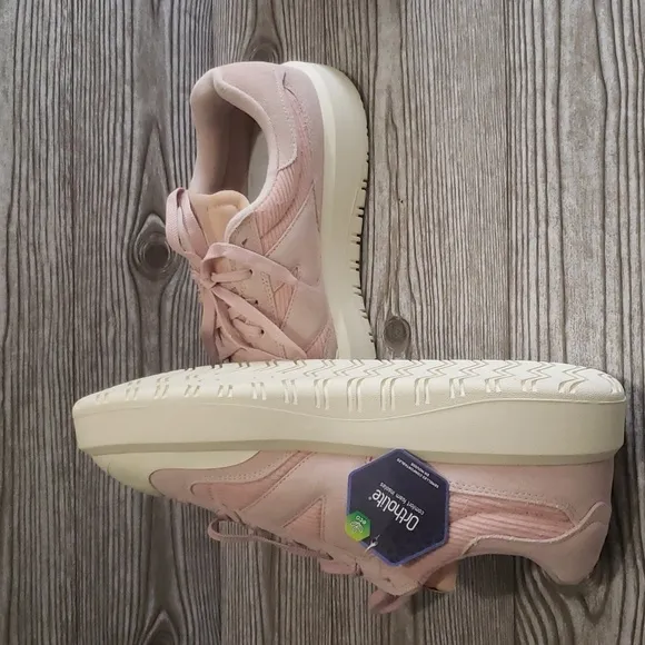 New Balance mens light pink suede and fabric platforms athletic shoes si…