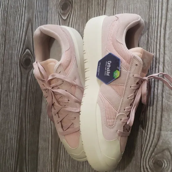 New Balance mens light pink suede and fabric platforms athletic shoes si…