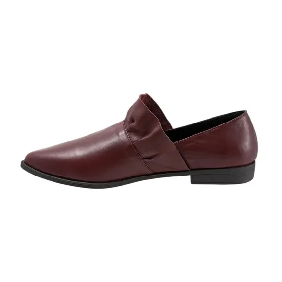 NEW Bueno Leather Burcu Women's Ruffle Flats Shoes Red Burgundy Size 9.5 or EU40