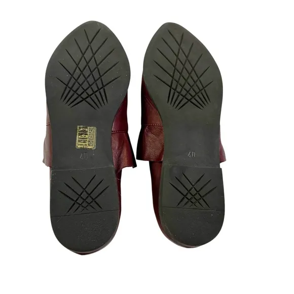 NEW Bueno Leather Burcu Women's Ruffle Flats Shoes Red Burgundy Size 9.5 or EU40