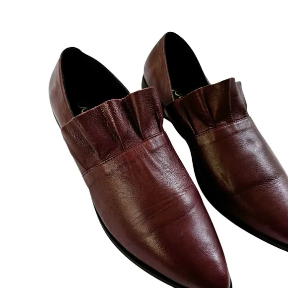 NEW Bueno Leather Burcu Women's Ruffle Flats Shoes Red Burgundy Size 9.5 or EU40