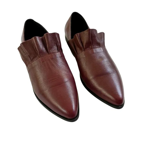 NEW Bueno Leather Burcu Women's Ruffle Flats Shoes Red Burgundy Size 9.5 or EU40