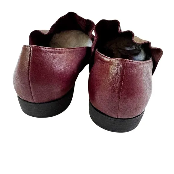NEW Bueno Leather Burcu Women's Ruffle Flats Shoes Red Burgundy Size 9.5 or EU40