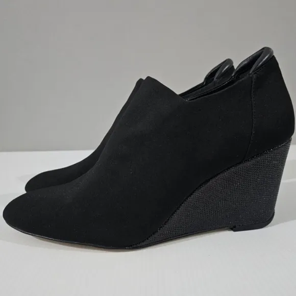 NEW Donald Pliner Tanah Bootie Wedge Shootie Black Stretch Crepe Elastic Size 9
