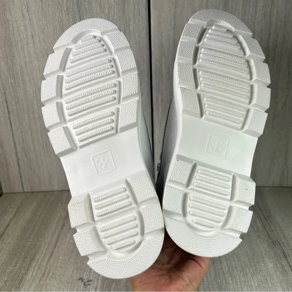 NEW Dr. Martens Docs Combs White Canvas Lace Up Combat Boot Shoes Women’s Size 9