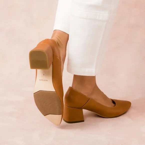 NEW IN BOX Nisolo Fiorela Go-To Mid Heel in Caramel