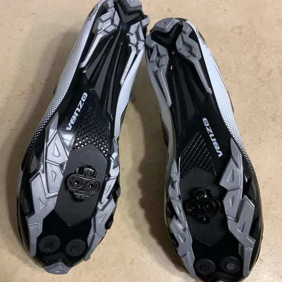 New men’s venzo mountain biking shoes 🚴