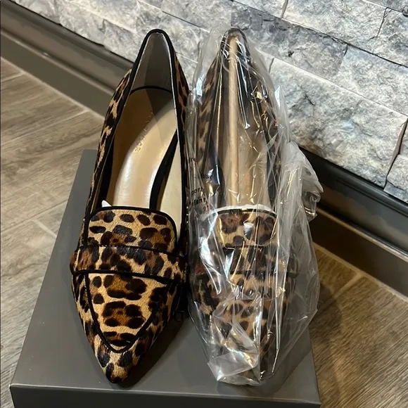 New with Box Ann Taylor Beck Loafer Pump Leopard Print size 7